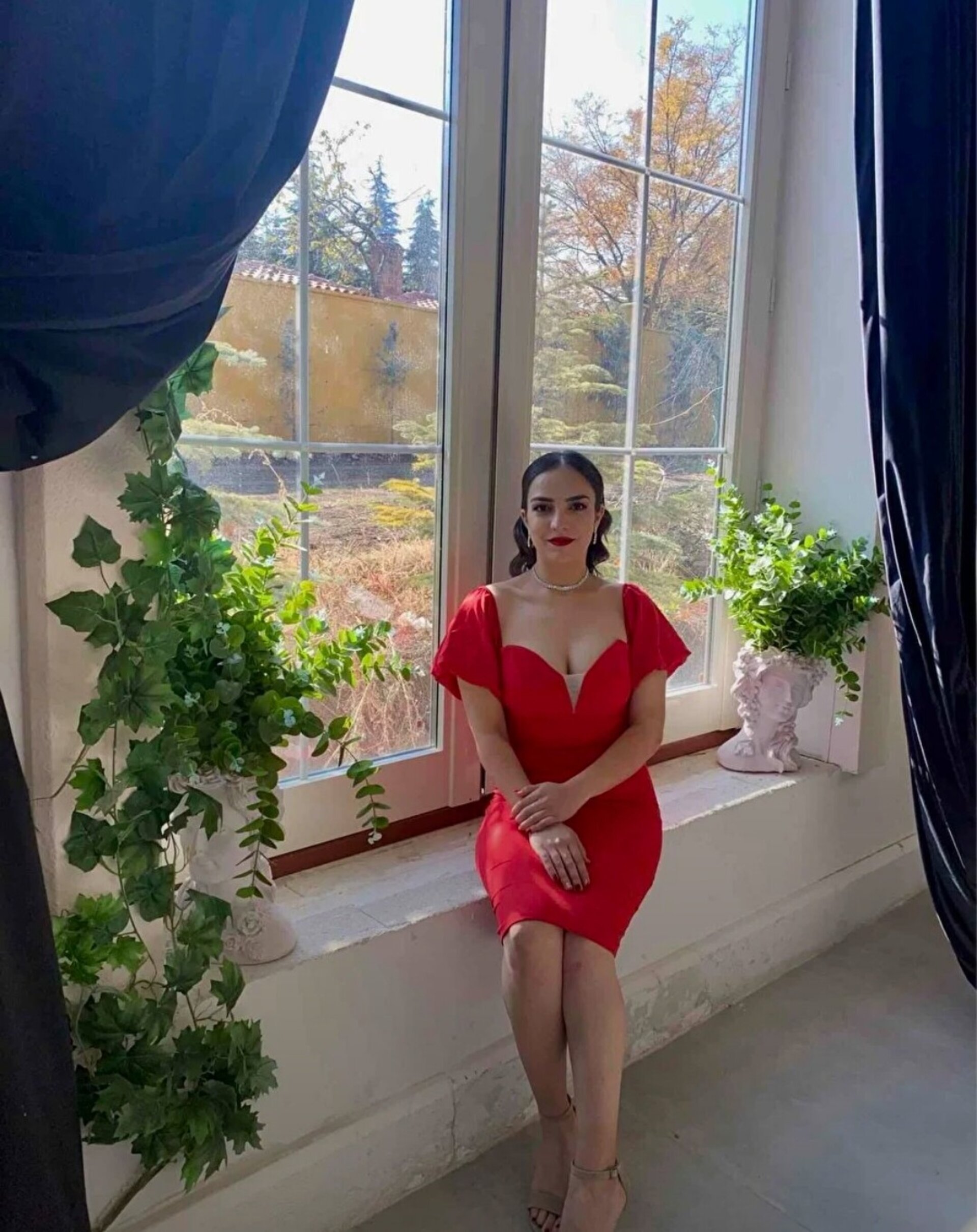 Vestido midi rojo con mangas abullonadas - 3