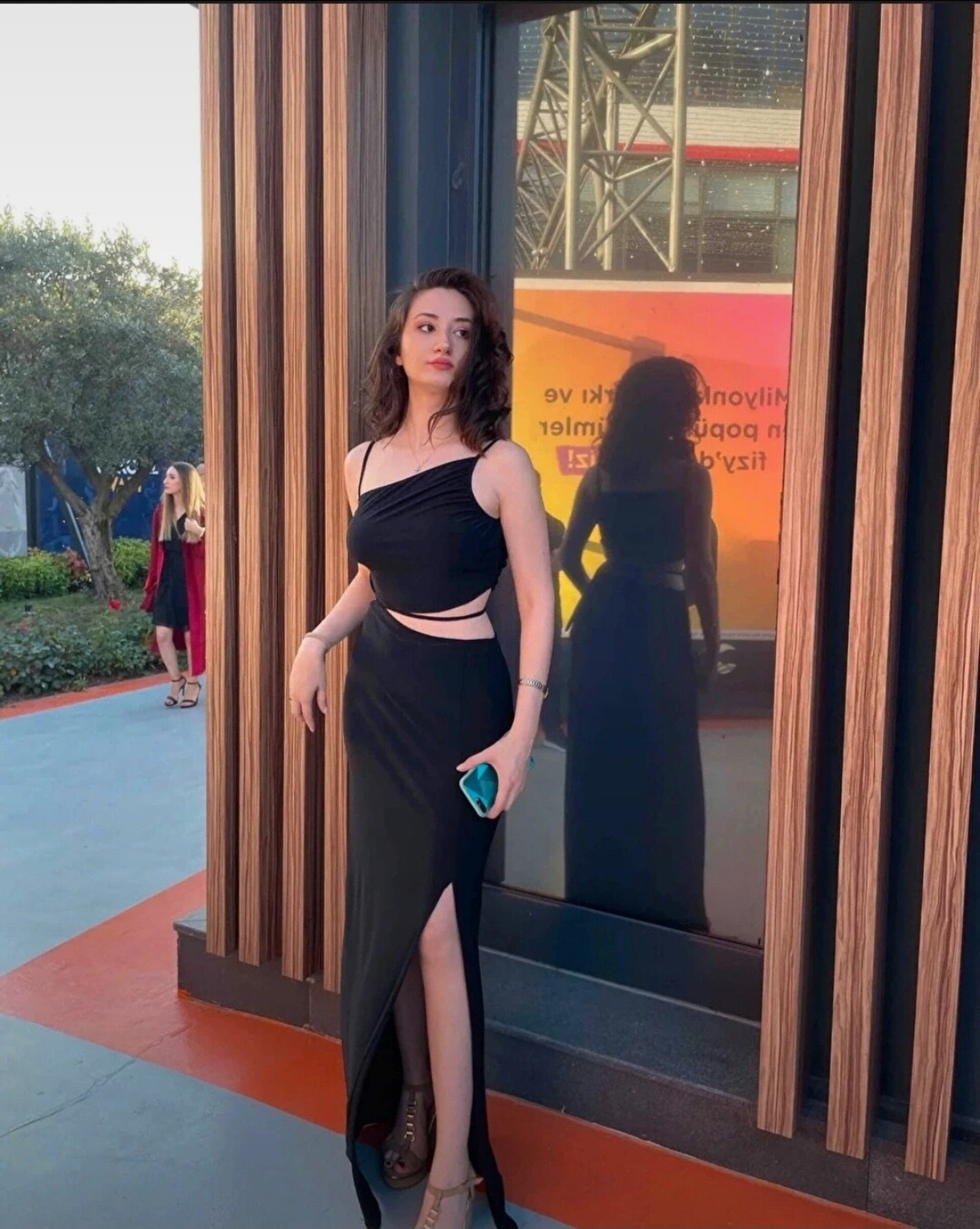 Vestido de fiesta negro cut out - 2